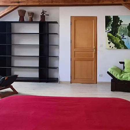 Casa de Férias Grange Des Arts Saint-Nabor